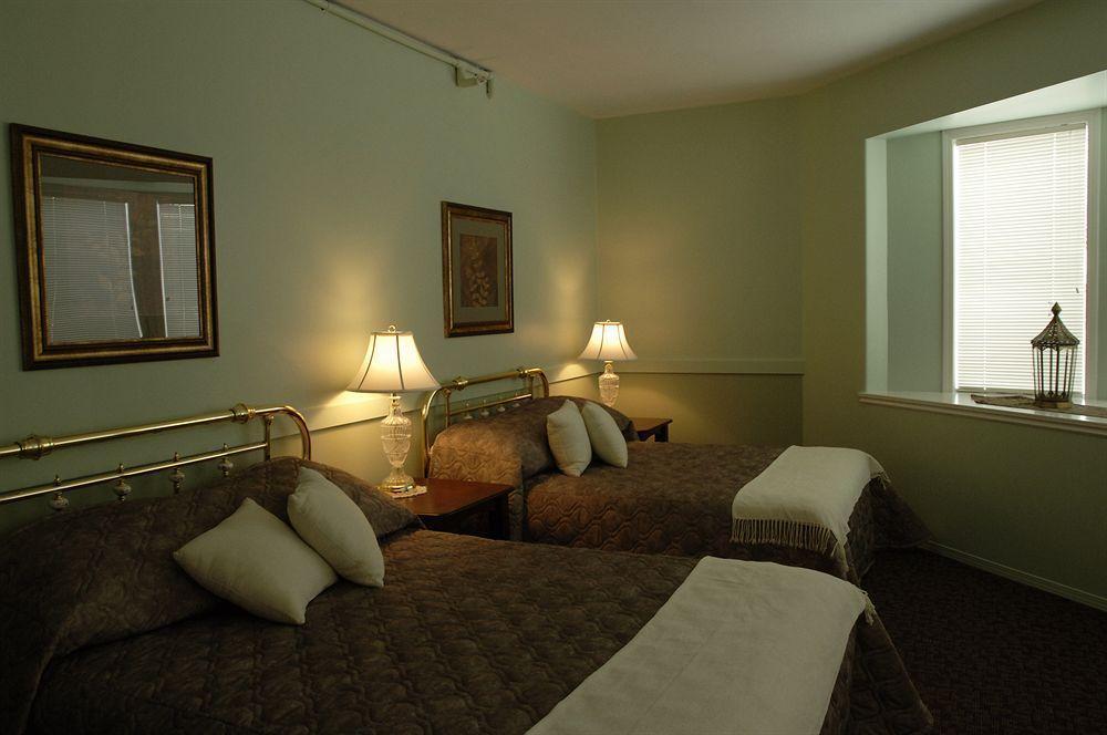 Royal Hotel Чилливак Экстерьер фото